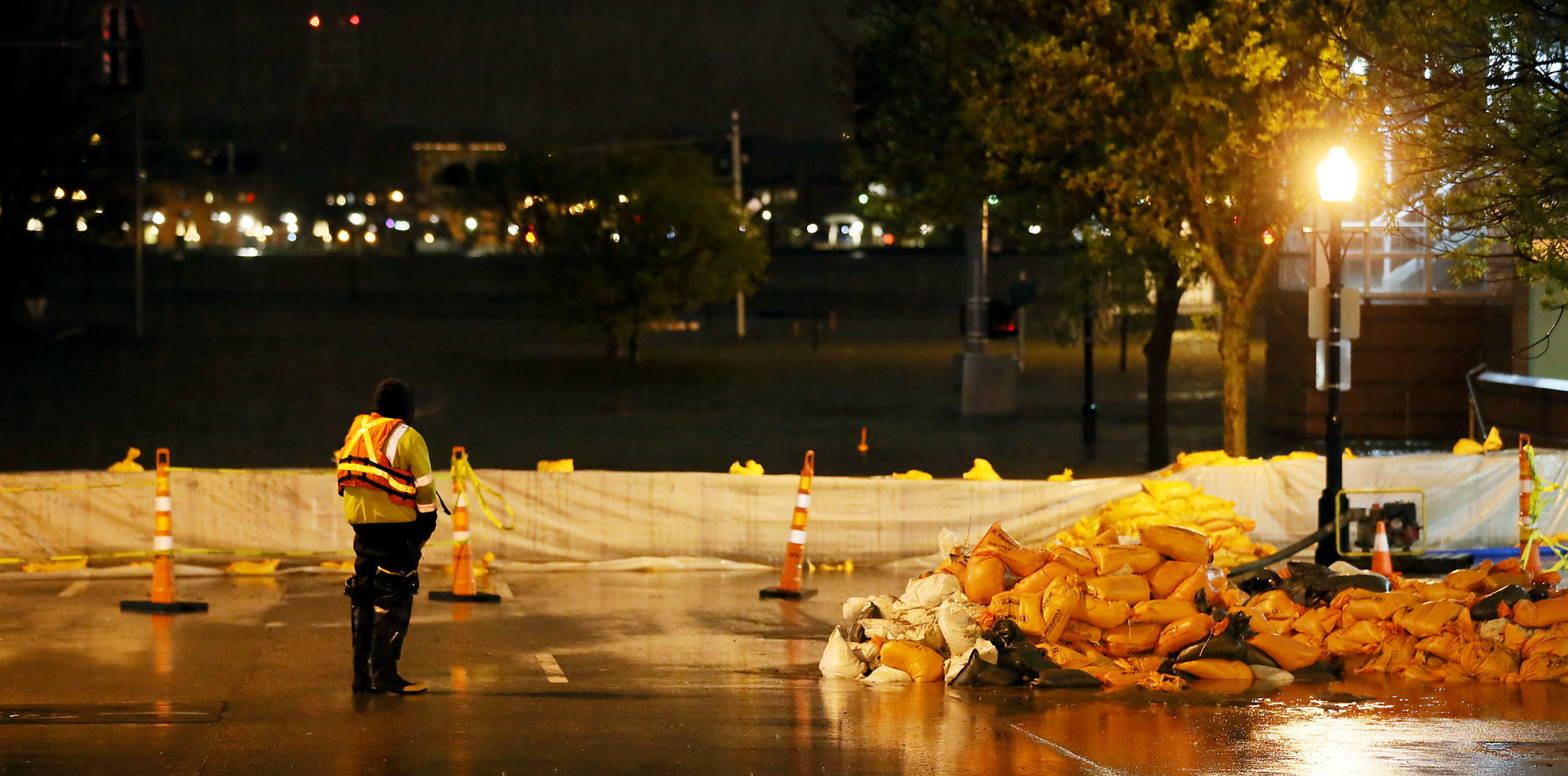 043019-night-flood-007